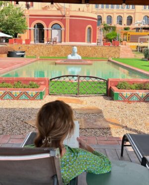 Carme Barceló Instagram - Dies de música, lectura, cultura i natura embogida.
1. Flors
2. Camins
3. Esperant a la Luz
4. Ella i les dones de la seva vida @luzcasaloficial @cristinacabanasrodriguez @pilarinbayes @sorluciacaram 
5. Vinitos, sol i el que ens protegeeix d’ell @mesoestetic 
6. Les hores lentes @hotelsantperedelbosc 
7. Al mig del bosc
8. La gran @sarabaras a @caproigfestival @mesoestetic 
9. B/N
10. Carpaccio de bacallà
11. Vent