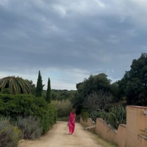 Carme Barceló Instagram - Dies de música, lectura, cultura i natura embogida.
1. Flors
2. Camins
3. Esperant a la Luz
4. Ella i les dones de la seva vida @luzcasaloficial @cristinacabanasrodriguez @pilarinbayes @sorluciacaram 
5. Vinitos, sol i el que ens protegeeix d’ell @mesoestetic 
6. Les hores lentes @hotelsantperedelbosc 
7. Al mig del bosc
8. La gran @sarabaras a @caproigfestival @mesoestetic 
9. B/N
10. Carpaccio de bacallà
11. Vent