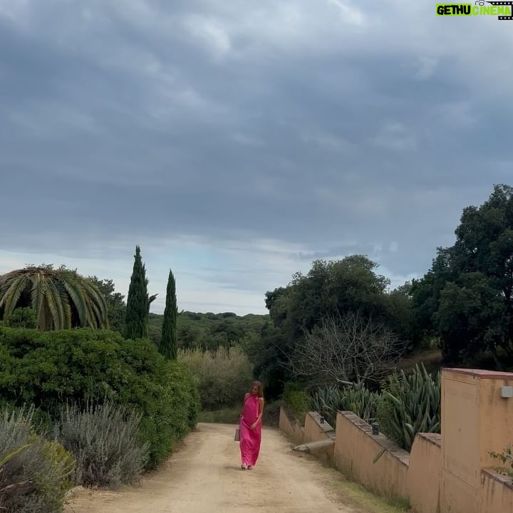 Carme Barceló - 1.3K Likes - Dies de música, lectura, cultura i natura embogida.
1. Flors
2. Camins
3. Esperant a la Luz
4. Ella i les dones de la seva vida @luzcasaloficial @cristinacabanasrodriguez @pilarinbayes @sorluciacaram
5. Vinitos, sol i el que ens protegeeix d’ell @mesoestetic
6. Les hores lentes @hotelsantperedelbosc
7. Al mig del bosc
8. La gran @sarabaras a @caproigfestival @mesoestetic
9. B/N
10. Carpaccio de bacallà
11. Vent