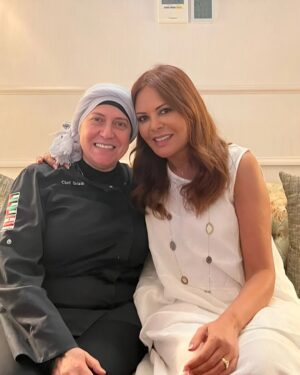 Carmen Lebbos Instagram - لقاء ناطرتو من زمان ❤ إنسانة ولا أروع وأكل ولا أطيب وخبرياتك وحكياتك وكلك على بعضك بتجنني، شكرا كتير من كل قلبي ❤🥰🌹
@bait.maryam @sufretmaryam 
#كارمن_لبس #carmenlebbos