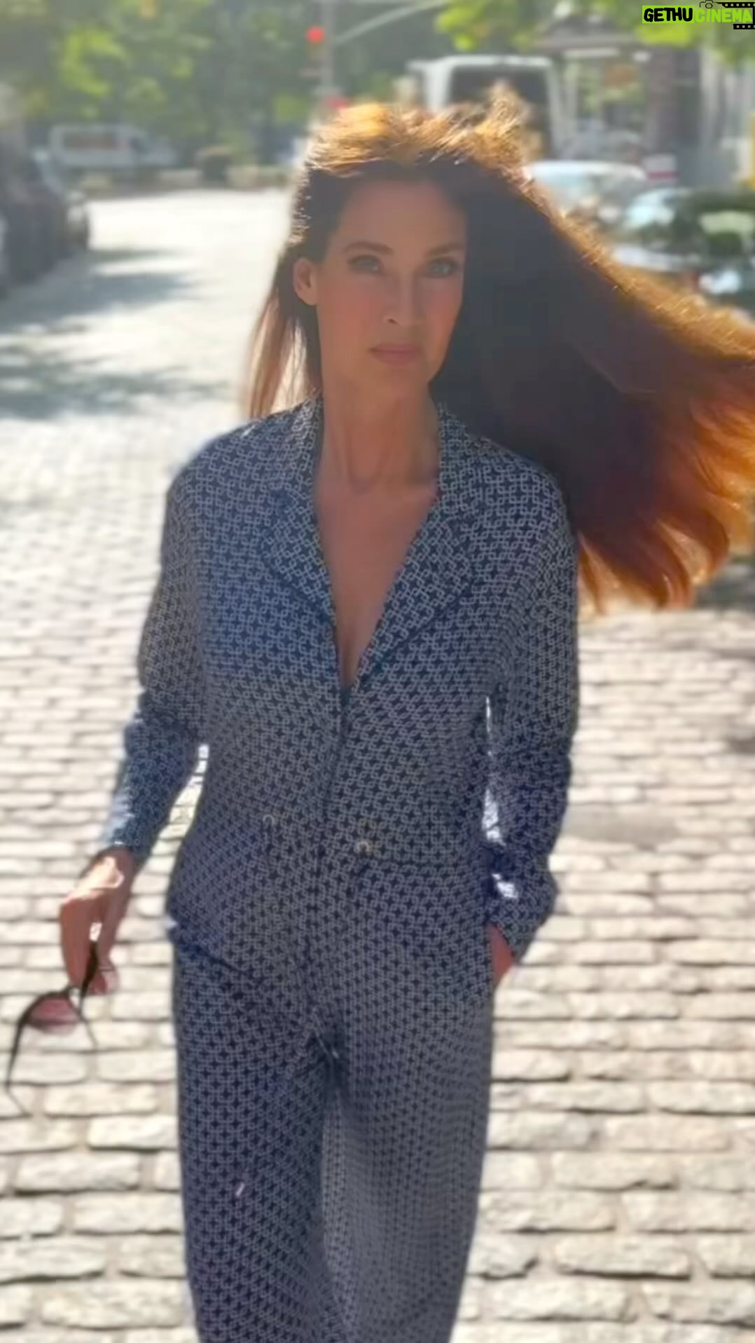 Carol Alt - 897 Likes - OK this is not as easy as it looks! Walking on cobblestones in heels takes some kind of skill!
What kind of skill that is I’m not quite sure… But it does take some kind of skill!
Do you have a skill that is unique or unusual? I would love to know….
