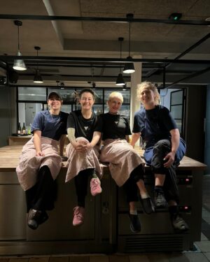 Carolina Bazán Instagram - Intensa semana de pega donde vinimos a presentar nuestro futuro restaurante en Londres “Mareida”. 
Gracias a todos los que por sumaron para ayudar, al equipo de @carousel_ldn y al equipo @mareida.london 
Nos vemos el 2025 con todoooo! 💪🏼