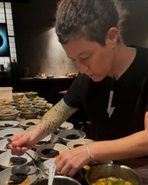 Carolina Bazán Instagram - Intensa semana de pega donde vinimos a presentar nuestro futuro restaurante en Londres “Mareida”. 
Gracias a todos los que por sumaron para ayudar, al equipo de @carousel_ldn y al equipo @mareida.london 
Nos vemos el 2025 con todoooo! 💪🏼