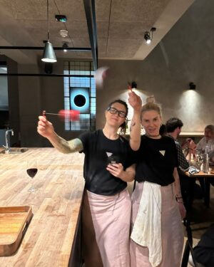 Carolina Bazán Instagram - Intensa semana de pega donde vinimos a presentar nuestro futuro restaurante en Londres “Mareida”. 
Gracias a todos los que por sumaron para ayudar, al equipo de @carousel_ldn y al equipo @mareida.london 
Nos vemos el 2025 con todoooo! 💪🏼