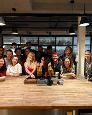 Carolina Bazán Instagram - Intensa semana de pega donde vinimos a presentar nuestro futuro restaurante en Londres “Mareida”. 
Gracias a todos los que por sumaron para ayudar, al equipo de @carousel_ldn y al equipo @mareida.london 
Nos vemos el 2025 con todoooo! 💪🏼