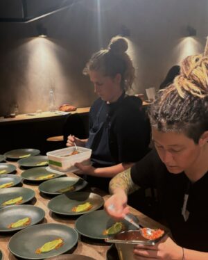 Carolina Bazán Instagram - Intensa semana de pega donde vinimos a presentar nuestro futuro restaurante en Londres “Mareida”. 
Gracias a todos los que por sumaron para ayudar, al equipo de @carousel_ldn y al equipo @mareida.london 
Nos vemos el 2025 con todoooo! 💪🏼