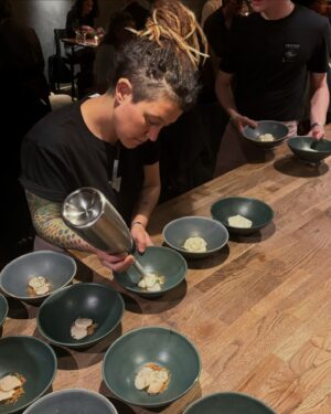 Carolina Bazán Instagram - Intensa semana de pega donde vinimos a presentar nuestro futuro restaurante en Londres “Mareida”. 
Gracias a todos los que por sumaron para ayudar, al equipo de @carousel_ldn y al equipo @mareida.london 
Nos vemos el 2025 con todoooo! 💪🏼
