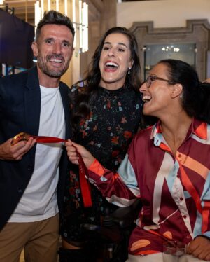 Carolina Marín Instagram - Anoche celebramos la inauguración del @espaciomovistar en el Edificio Telefónica y no nos lo perdimos ninguno 💙 Qué equipazo y qué familia @movistar_es 🫶