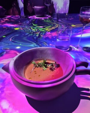 Carolina Marín Instagram - Momentos que nos llenan el corazón ♥️ Gracias @restaurantesinestesia @ivan_talens @carmendiem15 por hacernos sentir en casa 🫶