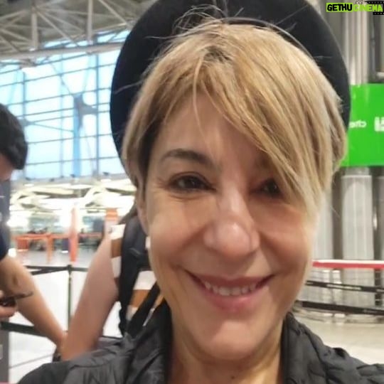 Carolina Papaleo - 330 Likes - Ya llegue PERO ME OLVIDÉ EL PASAPORTE en la casa así que volví y acá estoy