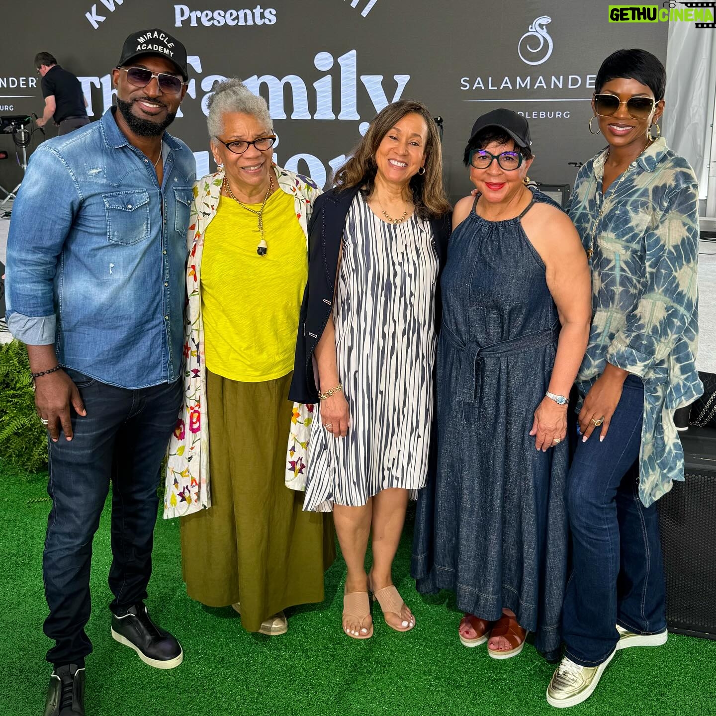 Caroline Chikezie - 12.8K Likes - The Family Reunion = Arrive as friends, leave as family! #90sNight #DNice #TheFamilyReunion #FamilyAffair #FoodfortheSoul #Foodies