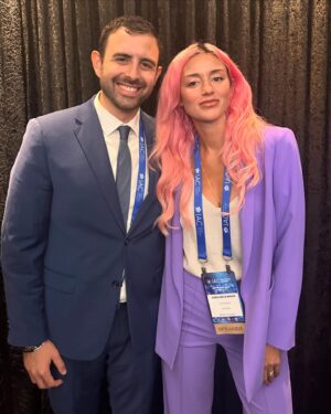 Caroline D'Amore Instagram - A few more moments from the @israeliamerican Summit. All of these incredible humans I’ve met along the way continue to inspire me to keep standing up against antisemitism and against all forms of hate and discrimination based on the misinformation campaign that has affected this community so heavily. What a strong and resilient community fighting this fight with so much love and respect for everyone. It’s been beautiful to watch and help in anyway I can. Much love. See you all next year. Thank you again to the @israeliamerican community for having me this weekend to learn as much as I can. 🩵🩷