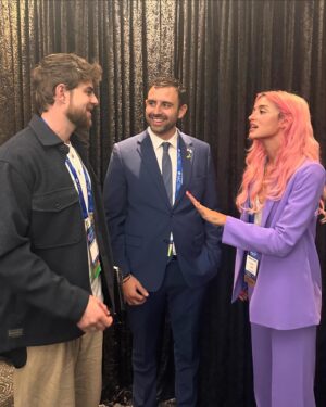 Caroline D'Amore Instagram - A few more moments from the @israeliamerican Summit. All of these incredible humans I’ve met along the way continue to inspire me to keep standing up against antisemitism and against all forms of hate and discrimination based on the misinformation campaign that has affected this community so heavily. What a strong and resilient community fighting this fight with so much love and respect for everyone. It’s been beautiful to watch and help in anyway I can. Much love. See you all next year. Thank you again to the @israeliamerican community for having me this weekend to learn as much as I can. 🩵🩷