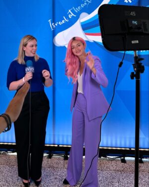 Caroline D'Amore Instagram - A few more moments from the @israeliamerican Summit. All of these incredible humans I’ve met along the way continue to inspire me to keep standing up against antisemitism and against all forms of hate and discrimination based on the misinformation campaign that has affected this community so heavily. What a strong and resilient community fighting this fight with so much love and respect for everyone. It’s been beautiful to watch and help in anyway I can. Much love. See you all next year. Thank you again to the @israeliamerican community for having me this weekend to learn as much as I can. 🩵🩷
