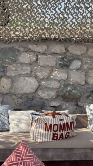 Cassandre Lapierre Instagram - Lève la main si t'es de la team des mamans qui s'occupent toujours de préparer les sacs des enfants ? 👋🏻😅

Le mommy bag @childhome.fr c'est clairement mon fav pour partir à l'aventure , il est hyper bien pensé, grand & compact à la fois, avec des poches et rangements adaptés, je peux glisser toute notre vie dedans pour la journée 🌞💕

-10% sur tout le site avec CASSANDRE10

publicité