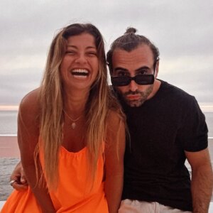 Catarina Siqueira Instagram - 15 dias de casa aberta. Família e amigos com sabor a Verão de mar azul com carneirinhos e céu bonito de várias cores. (Só dispensávamos o cinzento) Aqueles 15 dias que sabem a 3. Ericeira, sua bonita, até um dia destes 🩵

#vacaymode #ericeira #familytime #siguremospiquenos #becausethatsjustthewayitis