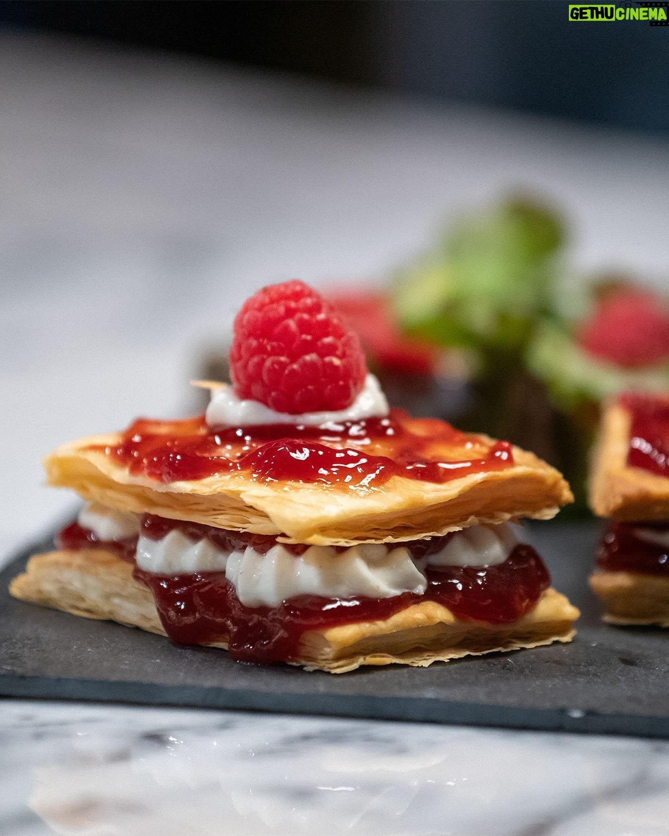 Cátia Goarmon - 3.1K Likes - Truque para um jantar perfeito: apostem em boas entradas. 😋 Como este Folhado de Chèvre com Framboesas da nossa Tia Cátia. Descubram o passo a passo no link na bio.
#24Kitchen #receitas #food #OsSegredosDaTiaCátia