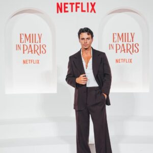 Catrinel Marlon Instagram - Roman holidays filled with dreams and glamour! 🎡✨ After last night’s premiere, I’m channeling my inner Emily in Paris, living my own *dolce vita* in the heart of Rome. Every corner feels like a movie set! 🇮🇹💫 😁
@william_abadie @sparklesbubbles @netflix @chopard 🫶
Suit : @brunellocucinelli_brand 
#RomanHolidays #PremiereNight #DreamAndGlamour #EmilyInParis #LaDolceVita #Netflix