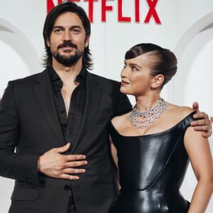 Catrinel Marlon Instagram - Roman holidays filled with dreams and glamour! 🎡✨ After last night’s premiere, I’m channeling my inner Emily in Paris, living my own *dolce vita* in the heart of Rome. Every corner feels like a movie set! 🇮🇹💫 😁
@william_abadie @sparklesbubbles @netflix @chopard 🫶
Suit : @brunellocucinelli_brand 
#RomanHolidays #PremiereNight #DreamAndGlamour #EmilyInParis #LaDolceVita #Netflix