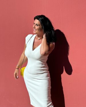 Cécile Consul Instagram - Summer body que j’ai pas vu depuis 1982
C’est pas grave on s’accepte…plaire à qui a quoi?

Je m’en fou 😉