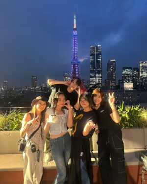 Cecilia Choi Instagram - #摺痕 MV 你 🏚️ 了嗎？💔

謝謝 @qiufengze 跟 @magg34leung 
謝謝你們找我一起玩
跟你們工作很開心🩵🗼
All we have is NOW!!