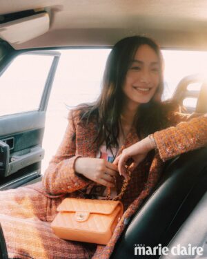 Cecilia Choi Instagram - #mcFilmEssay ✨陳柏霖Ｘ蔡思韵✨
愛，不只是一種定義，
是人與人連結了無數生活片刻點滴的美好映照；
是那年盛夏，男歡女愛在海濱邂逅的瞬間；
在山海天地見證下，光影刻劃在心中，
照亮一生的浪漫情感。

♡ 陳柏霖Ｘ蔡思韵 ♡ 時光漫遊
THE TIMELESS ALLURE全文專訪
 ➠ https://mctw.io/6ek4f3

Talent／陳柏霖Bolin Chen @chenbolin 、蔡思韵Cecilia Choi @ceciliachoii
Photographer／Lily Chen @ililyyy
Creative Direction & Styling ／Kris Lin @beloveapril
Chief Feature Editor＆Text ／JuJu Chen @you.hapig　
Hair／Mia Chen（Bolin Chen）、Jeffery Yang @Coloriste Hair Styling （Cecilia Choi） 　
Makeup／Wang Ruoh Han（Bolin Chen）、Minnie Chao @minniechaooo（Cecilia Choi） 　
Video Director／Bo Jyun Chen @hakukin
Video Editor／Futing Chang @cheshire673
Dop／Ting Chyi Lee @sevenguns
AC／@kyulazylazy @iamthescott02　
Producer／Nelly Yang @nelly_yang_　
Styling Assistants／Hiu Ching、Irene　
Photo Assistants／Han Ching Chan、Yu Yuan Chen　
Wardrobe／CHANEL @chanelofficial

追蹤 @marieclairetw 時髦好玩的都在這

#marieclairetw #CHANEL #JuJu