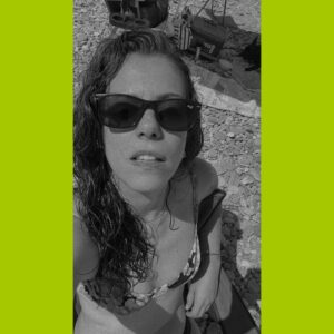 Ceren Koç Instagram - hic emin degilim profilimde bu brat yesilini tutmaya