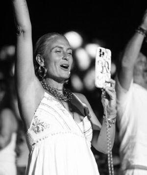 Ceyda Düvenci Instagram - Binlerce şahane anıyla bitti 2024 yazı… aklımda kalanlardan sadece bir kaçı…  şükür… bin şükür…