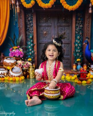 Chaitra Rai Instagram - ವಸುದೇವ ಸುತಂ ದೇವಂ ಕಂಸ ಚಾರೂಣ ಮರ್ದನಂ
ದೇವಕಿ ಪರಮಾನಂದಂ ಕೃಷ್ಣಂ ವಂದೇ ಜಗದ್ಗುರುಂ.. ಸರ್ವರಿಗೂ  ಶ್ರೀಕೃಷ್ಣ ಜನ್ಮಾಷ್ಟಮಿ ಶುಭಾಶಯಗಳು 🙏🏻 

జై శ్రీ కృష్ణ, జై శ్రీ రాధే. కృష్ణ జన్మాష్టమి శుభాకాంక్షలు 🙏🏻

📸 : @tirokiddography 

#krishnaneebeganebaaro #shrikrishnajanmashtami #krishna #jaishreekrishna #janmashtami #krishnalove #janmashtamispecial #happyjanmashtami #costume
#radhekrishna #festival #photoshoot #kidsphotography #babyphotography #share ##janmashtamispecial #janmashtamidecoration #thankful #nishka #nishkashetty #chaithrarai17