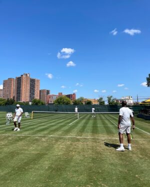 Charlotte Day Wilson Instagram - Me & sports rly just go together .. what do yall do to keep yourselves sane & grounded?? I love that we all have our THINGS. 

Thx to @on fam for bringing me out. 🎾🤍