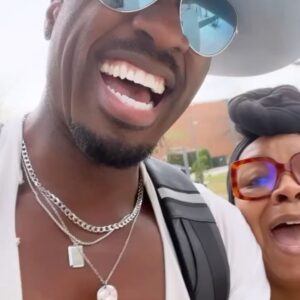 Cheryl Pepsii Riley Instagram - Shouting 🗣️HAPPY BIRTHDAY to My Tall lil Bro Terrell!!!
Love you Soooo Much!!!
Wishing You an Amazing One!!!
Hoping you’re Still Celebrating….
and KNOWING You Are!!! ☺️
ENJOY Tewwweeeelllll ❤️

This vid is Soooooooo Us! 😂