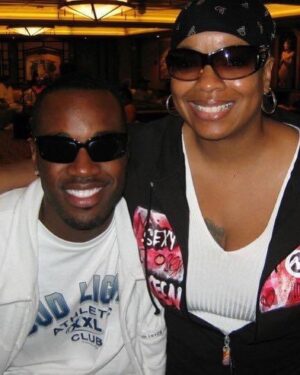 Cheryl Pepsii Riley Instagram - Shouting 🗣️HAPPY BIRTHDAY to My Tall lil Bro Terrell!!!
Love you Soooo Much!!!
Wishing You an Amazing One!!!
Hoping you’re Still Celebrating….
and KNOWING You Are!!! ☺️
ENJOY Tewwweeeelllll ❤️

This vid is Soooooooo Us! 😂