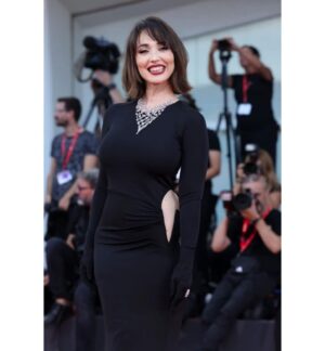 Chiara Francini Instagram - Premio Imaie 
Grazie
Per me #venezia81 e per la nostra produzione, la Nemesis, è stata l’edizione del cuore e della vita

Coppia aperta quasi spalancata, il nostro primo film, ha aperto le Giornate degli Autori e si chiude con questo mio premio

Coppia aperta quasi spalancata è al cinema

Grazie alle @giornatedegliautori a Gaia Furrer e a Giorgio Gosetti per averci accolto

Grazie alla famiglia di I Wonder, al suo condottiero, Andrea Romeo❤️ a Emanuela Ceddia, Benedetta Caponi, Giulia Moretti, Dario Bonazzelli, Andrea Console, Nicoletta De Vecchi, Morena Brunetti, Monica Ghisleri, Alessandro Diele e Ana
Straordinari

A Raicinema

Grazie a Verdiana Vitti. Guidami la vita.

A Giulia Martinez, comandami. A Arianna

Al mio @zosozeppelin 

Ad Alessandro Federico, a mia mamma ormai musa inconsapevole dei critici, con incrociatino e le ciabattine. A Pudyboy
A Sara, Efrem, Chloe, Daniele, Carlo e Renata

A Mario Sesti, Andrea Sanguigni, a Giovanna Mori, a Giulia Tagliavia, Irene Vecchio, Danilo Romancino, a Nina Valentini, Piero Giordi, Andrea Mennella , Diego Romero, Clarissa Cappellani a Caterina Calabró, Carmelo Leonardi e naturalmente a Federica Di Giacomo.

A Rita Nobile A Gioia Levi
A Alessandro Gabriele

A Mario Paloschi e a Ballandi. A Dimitri Cocciuti. A M Bocancea

A Franca Rame, alla donna, all’artista. 
A Mattea Fo

Grazie a tutti gli esseri umani che hanno partecipato, ai poliamorosi, ai monogami, ai decisi e a quelli che scricchiolano, ai giovani, agli sfrontati, alle femministe e alle femmine, ai padri, alle madri, ai figli, agli amati e agli amanti, ai traditi, agli ingrati e alle idee che sempre rifuggano dalle ideologie. Alla vita. All’amore.
Ad Alessio

Grazie ai miei. A Fredrik Lundqvist, Fabio Morgan, Pierfrancesco Pisani, a Simona Centi. Perché entrando in una stanza bisogna dire sempre e solo una cosa. 
Urlatela. Vi sento.

TOUR prox date

ROVIGO 8 SET h 19 Cinema Duomo 

9 SET RIMINI h 20.30 Le Befane 
RICCIONE h 21 Cinepalace 

Grazie @tizianarocca 

Styling: @andrea.mennella 
Dress: @alessandrovigilante 
Jewels: @crivelliofficial 
Shoes: @casadeiofficial 
Make up: @donnaveleno 
Hair: Piero Giordi @minetteroma