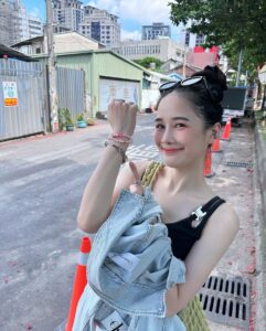Actress Chien Hung HD Instagram Photos and Wallpapers September 2024