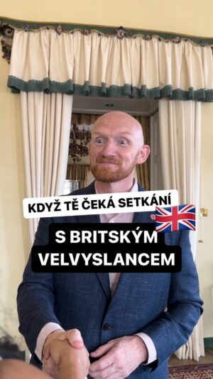Chila Ta Thuy Instagram - Ne, že by to bylo potřeba, ale je skvělé, že britský velvyslanec @mattfielduk umí česky. 😀 Děkujeme, že jsme mohli mít první tiskovou konferenci Stardance u něj doma v překrásném prostředí britské ambasády, kde je tráva zelenější než moje budoucnost. 😀❤️ Sledujte Matta, protože mě nikdy nebavilo sledovat Instagram jiného politika víc než ten jeho! 😀#spetkachili #vi #vil #si