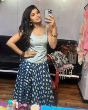 Chitra Shukla Instagram - सदा मुस्कुराते रहो अपने काम को ख़ुशी के साथ अनुभव करो। 

#vanity #diaries of #ahovikramaarka #movie 

#nofilter 
#chitrashukla #chitrashuklaupadhyay