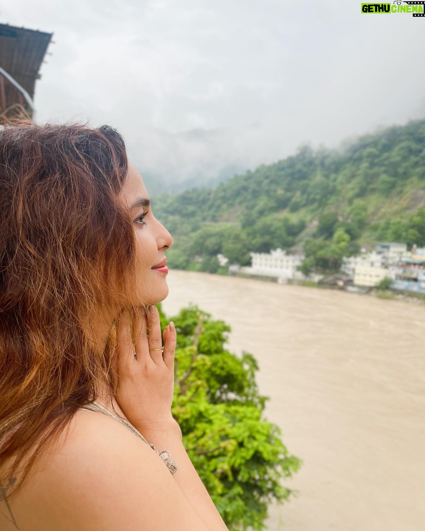 Chitrashi Rawat - 2.6K Likes - Sunday Dump from ऋषिकेश 🌸 New project, New Role 🙏