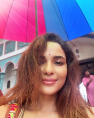 Chitrashi Rawat Instagram - Sunday Dump from ऋषिकेश 🌸  New project, New Role 🙏