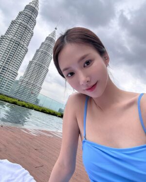 Cho Lee-hyeon Instagram - 더워어엉🩵