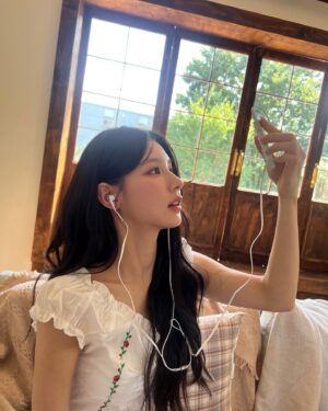 Cho Mi-yeon Instagram - 🍂💕