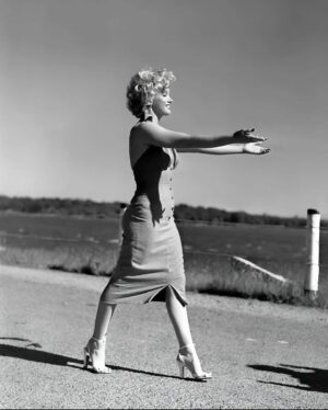 Christine Elise Instagram - Respect what glamorous women do.  It is a job in itself to look like this.  Then add the talent and ambition, intelligence, humor, and hustle abilities.  #respect

Repost from @how.vintage
•
Marylin Monroe 

Marylin Monroe 

#explorepage #vintage #pen #modern #furniture #reels #vintage #vintagestyle #vintagefashion #clothes #furnituredesign #wholesome #beauty #wholesome #wholesomememes #fashion #fashionshow #viral #cars #commercial #hair #hairtutorial #couples #nostalgia