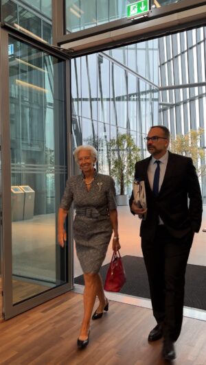 Christine Lagarde Instagram - Our Governing Council is meeting today to take decisions on the euro area’s monetary policy.
 
Curious what the decision will be?
 
Stay tuned and follow the live press conference with President @christinelagarde from 14:45 CET – more details via the 🔗 in our story!
 
#EuropeanCentralBank #Euro #Europe #ECB
 
🎥 by ECB