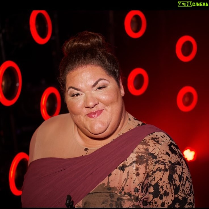 Christine Morency - 5.6K Likes - Quelle soirée! 🔥
J’en reviens pas encore de la magie qu’il y a eu ce soir-là. Vous étiez EN FEU!
J’ai failli brailler dans les 15 premières secondes tellement l’accueil était touchant!
CR*SS que je vous aime!
Pierre en a mangé toute une pis ça, c’était un de mes plus grands rêves! ✅ 😂❤️
Merci à mes ami.es, mes collègues, pour les nombreux fous rires!
Et merci mon Pipi d’amour d’avoir été si bon joueur 🫶
Ceci dit, le succès de ce show-là c’est aussi beaucoup grâce à un paquet de monde derrière l’écran!
Un ÉNORME merci à :
Étienne Marcoux, Virginie Chauvette, Yan Bilodeau et Justine Philie pour l’aide avec les DÉLICIEUSES blagues!
Sophie Manzerolle pour ma face.
Dannie pour ma coiffe et le magasinage d’urgence!
Nadia, ma gérante, pour toute. Tout le temps. #RedBullJaunePourSurvivre
Mathieu Caron pour l’incroyable création. C’est tellement doux de savoir que des designer comme toi ont pas peur de faire du linge sexy pour des femmes qui ont mon casting! 💃
Toute l’équipe du @comediha pour l’organisation, les conseils et la confiance! 💜💛💜
J’ai hâte que vous puissiez écouter tout ça, ce printemps, sur tva! 🥳