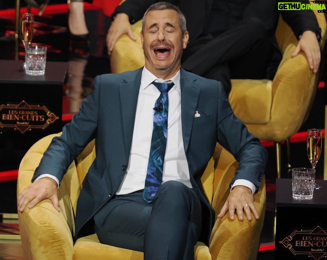 Christine Morency - 5.6K Likes - Quelle soirée! 🔥
J’en reviens pas encore de la magie qu’il y a eu ce soir-là. Vous étiez EN FEU!
J’ai failli brailler dans les 15 premières secondes tellement l’accueil était touchant!
CR*SS que je vous aime!
Pierre en a mangé toute une pis ça, c’était un de mes plus grands rêves! ✅ 😂❤️
Merci à mes ami.es, mes collègues, pour les nombreux fous rires!
Et merci mon Pipi d’amour d’avoir été si bon joueur 🫶
Ceci dit, le succès de ce show-là c’est aussi beaucoup grâce à un paquet de monde derrière l’écran!
Un ÉNORME merci à :
Étienne Marcoux, Virginie Chauvette, Yan Bilodeau et Justine Philie pour l’aide avec les DÉLICIEUSES blagues!
Sophie Manzerolle pour ma face.
Dannie pour ma coiffe et le magasinage d’urgence!
Nadia, ma gérante, pour toute. Tout le temps. #RedBullJaunePourSurvivre
Mathieu Caron pour l’incroyable création. C’est tellement doux de savoir que des designer comme toi ont pas peur de faire du linge sexy pour des femmes qui ont mon casting! 💃
Toute l’équipe du @comediha pour l’organisation, les conseils et la confiance! 💜💛💜
J’ai hâte que vous puissiez écouter tout ça, ce printemps, sur tva! 🥳