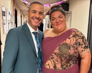 Christine Morency Instagram - Quelle soirée! 🔥 

J’en reviens pas encore de la magie qu’il y a eu ce soir-là. Vous étiez EN FEU! 

J’ai failli brailler dans les 15 premières secondes tellement l’accueil était touchant! 

CR*SS que je vous aime! 

Pierre en a mangé toute une pis ça, c’était un de mes plus grands rêves! ✅ 😂❤️

Merci à mes ami.es, mes collègues, pour les nombreux fous rires!

Et merci mon Pipi d’amour d’avoir été si bon joueur 🫶

Ceci dit, le succès de ce show-là c’est aussi beaucoup grâce à un paquet de monde derrière l’écran! 

Un ÉNORME merci à :

Étienne Marcoux, Virginie Chauvette, Yan Bilodeau et Justine Philie pour l’aide avec les DÉLICIEUSES blagues!

Sophie Manzerolle pour ma face.
Dannie pour ma coiffe et le magasinage d’urgence!

Nadia, ma gérante, pour toute. Tout le temps. #RedBullJaunePourSurvivre

Mathieu Caron pour l’incroyable création. C’est tellement doux de savoir que des designer comme toi ont pas peur de faire du linge sexy pour des femmes qui ont mon casting! 💃

Toute l’équipe du @comediha pour l’organisation, les conseils et la confiance! 💜💛💜

J’ai hâte que vous puissiez écouter tout ça, ce printemps, sur tva! 🥳
