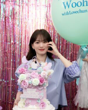 Chun Woo-hee Instagram - 20살 기념🎂
보답하고자 만든 자리였는데
되려 받은게 더욱 많았네요
행복했어요💙
언제나 고마우이🫶🏻🫶🏻