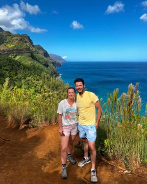 Cindy Busby Instagram - Slow yourself down with the spirit of Aloha 
✨🌺✨
Thank you, Hawaii!