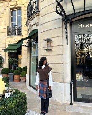 Cindy Miranda Instagram - Bon, attendez! Soyez indulgents, j’ai compris 🤣
C’est mon look le plus critiqué, mais je vous promets moi j’adore! 
Shout out to ceux qui ont changé d’avis! 😂❤️

#paris @asos