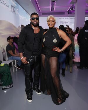 Claire Sulmers Instagram - #mood at the conclusion of our 4th annual @thebombfashionshow ! Your support is the fuel that keeps the @fashionbombdaily flame going. I love you and am grateful for you. See you at the next one! 
Read the recap on FashionBombDaily.com.
Thank you to all my friends and family who stayed out all night in the name of fashion. You’re the bomb! Goodnight.
Look: @nechethebrand 
Hair: @hairbyjessicaking using @trueindianhair 
Makeup: @makeupbylatisha 
📸 @freddyopix / @sonejr #clairesulmers #thebomblife #thebombfashionshow