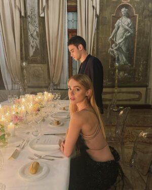 Clara Galle Instagram - Volver al Festival de cine de Venecia… qué sueño❤️ Siempre agradecida @armanibeauty ✨ ¿Volvemos a bailar mil veces más, @juliopfernandez ?

Lo más bonito es volver con EL EQUIPAZO @carlosramoss @_freddyalonso @rebecatfigueroa @andresgarlujan @jesus_pyn @jufcarreira 

#Armanibeauty #Venezia81 #ArmaniMakeup #BiennaleCinemal2024